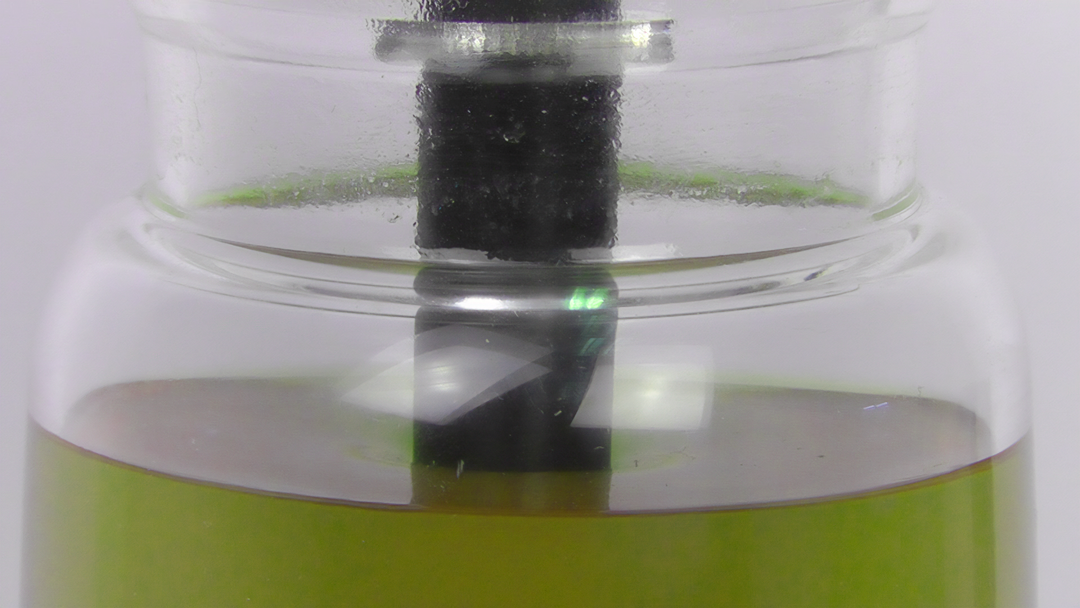 The gel probe depressing the sample surface to a 4 mm depth