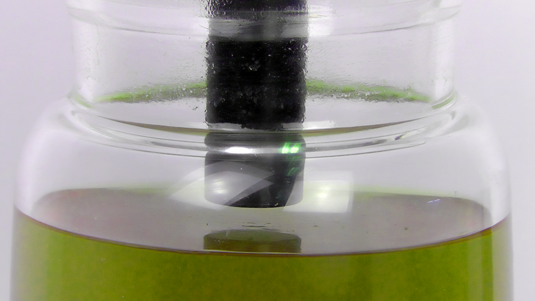 The gel probe at the start position before moving down to the sample surface
